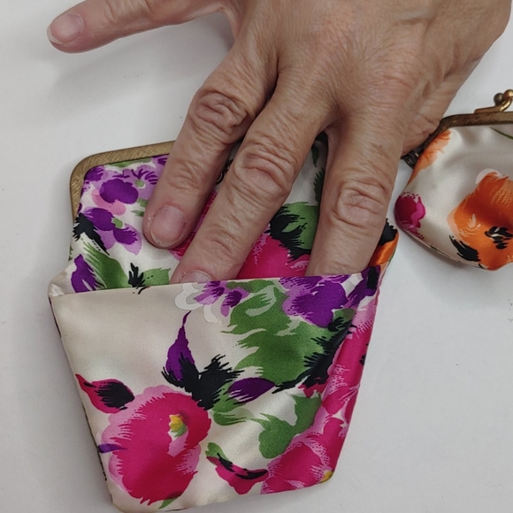 NWT Vintage Retro Celebrity Floral Purses Keychain - Picture 7 of 7